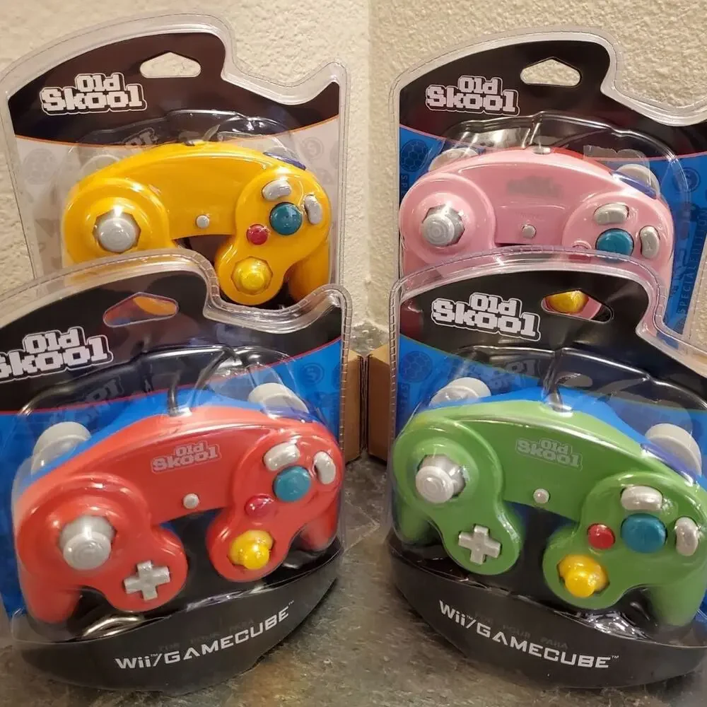 4 Gamecube Controllers - 4 Colors Bundle (NEW), Red Green Orange Pink - Nintendo